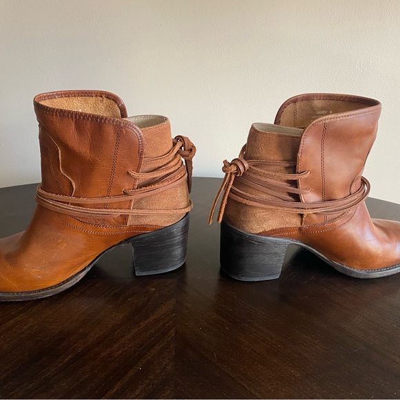 Freebird “Casey” ankle boots - Picture 2 of 11